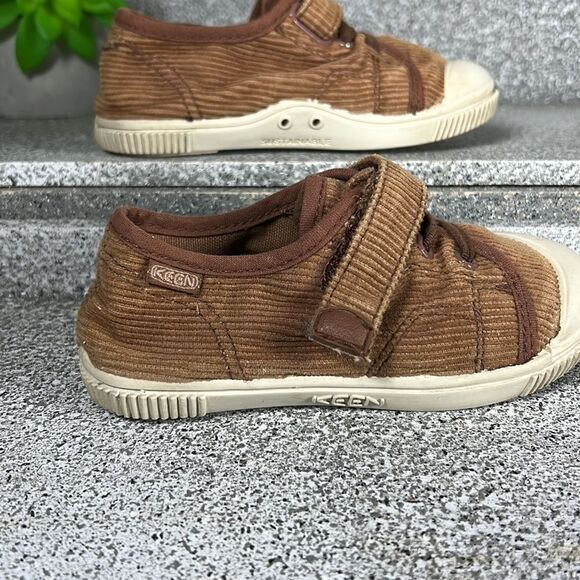Keen | Potting Soil Corduroy Strap Santiago Sneakers - Picture 4 of 9